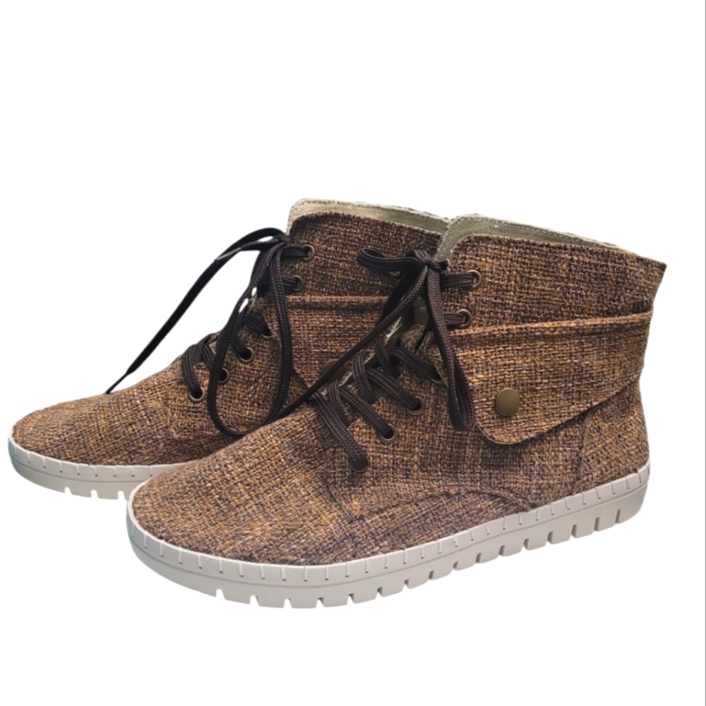 DANNA Raye Laceup Boots NWB